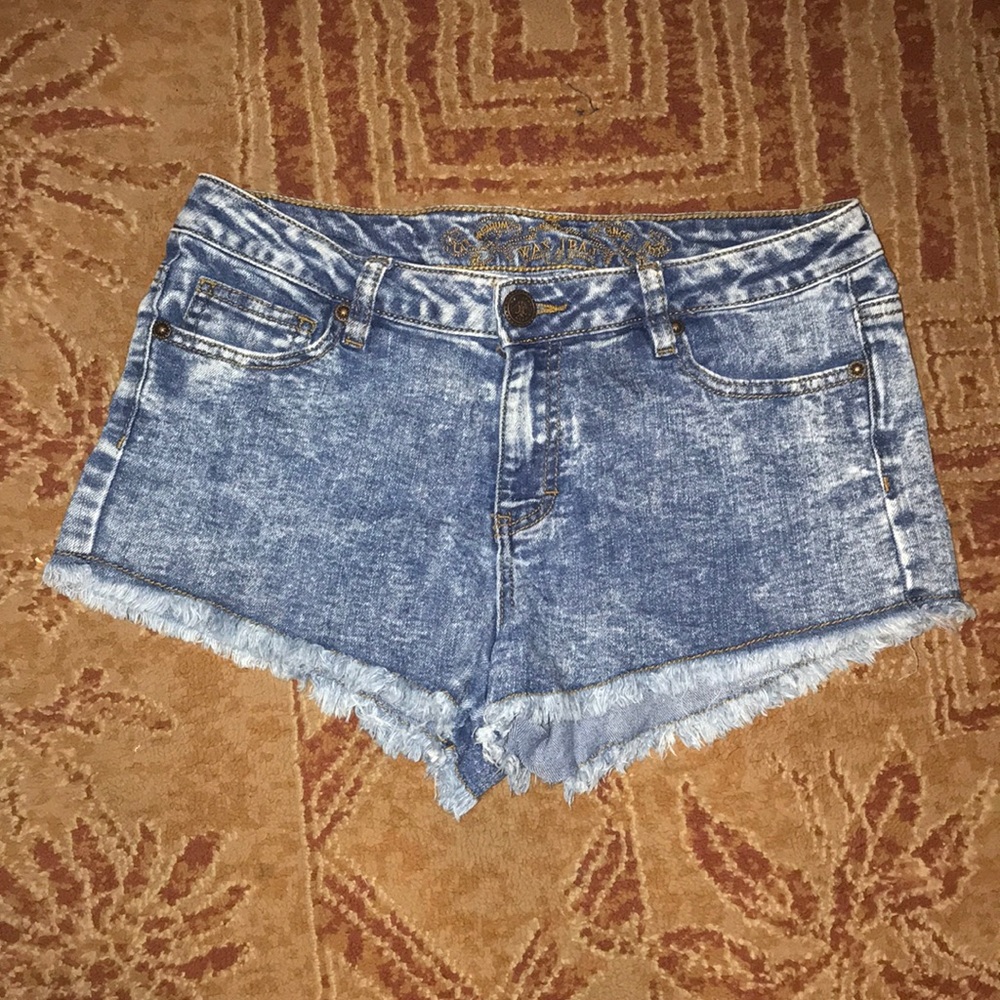 Summer mini shorts with frayed hem size M